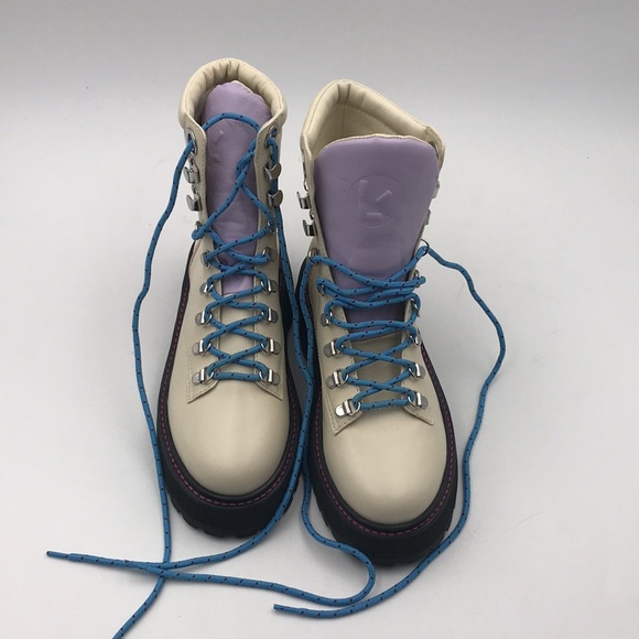 NWOB Larrodue Jordan Boot in Ivory Violet - Picture 13 of 15